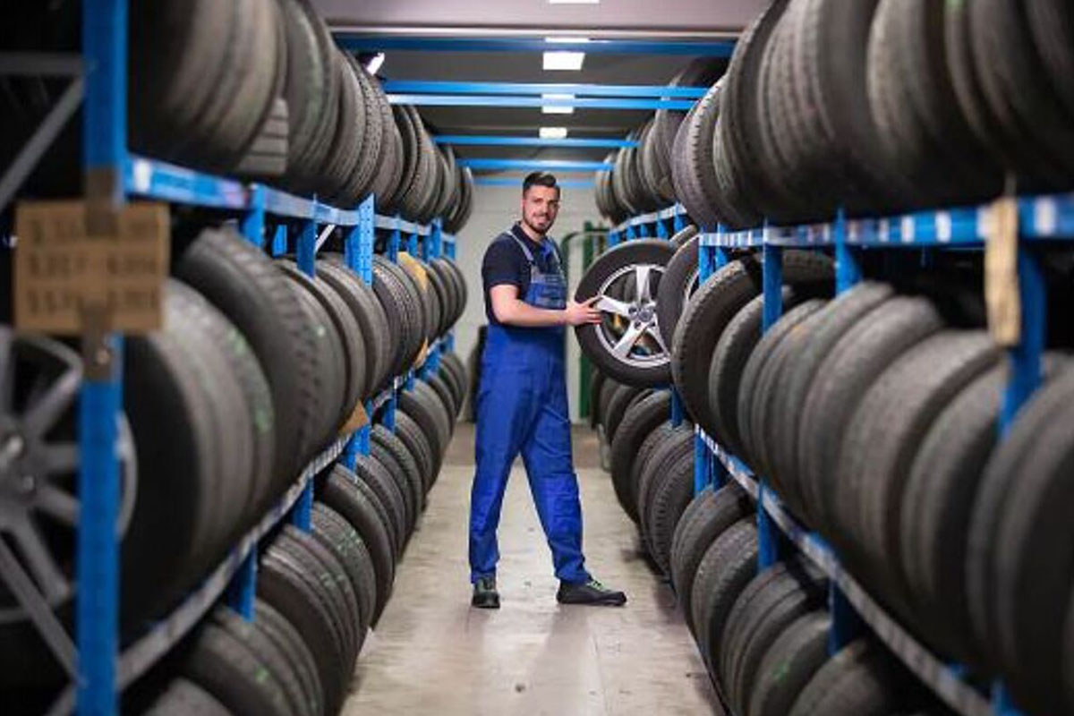 Mitarbeiter in der Werkstatt